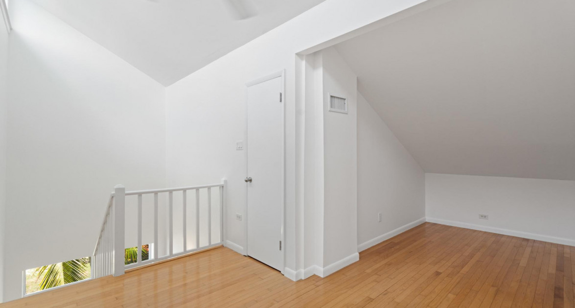 BY THE SEA #7 | SOUTH SOUND – OCEANFRONT END UNIT WITH RENOVATION REQUIRED - Image 17