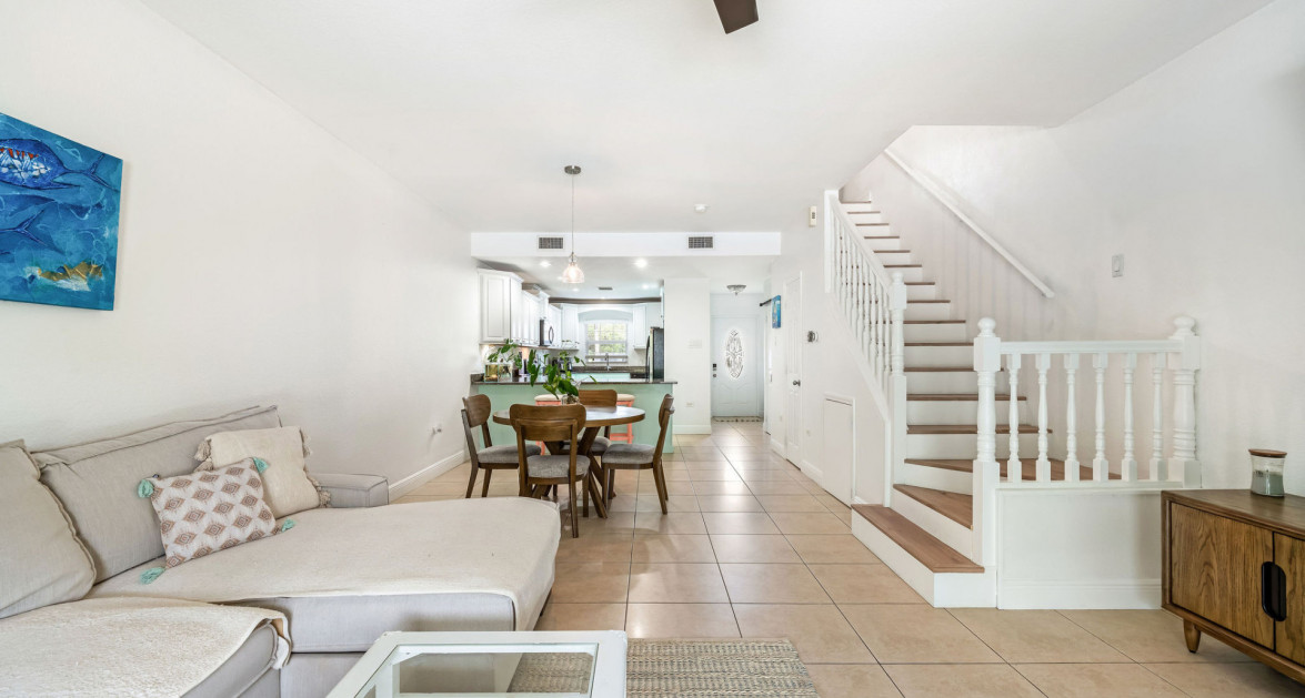 Canal Front Large 2 bed 2.5 bath Townhome in Omega Bay with Dock Space - Image 5