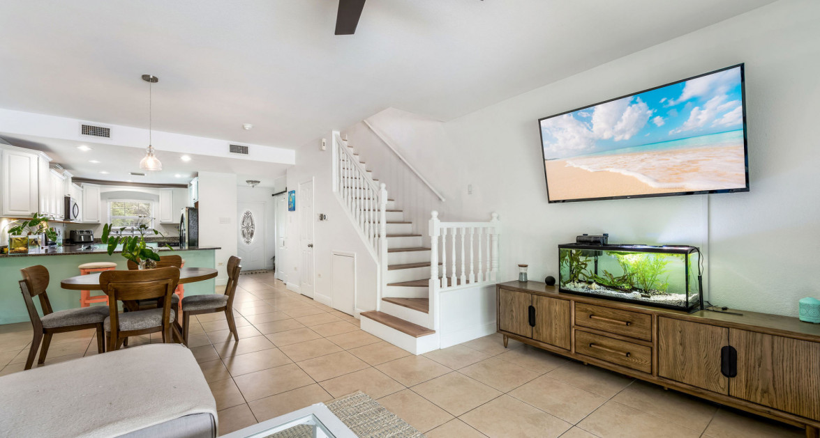 Canal Front Large 2 bed 2.5 bath Townhome in Omega Bay with Dock Space - Image 6