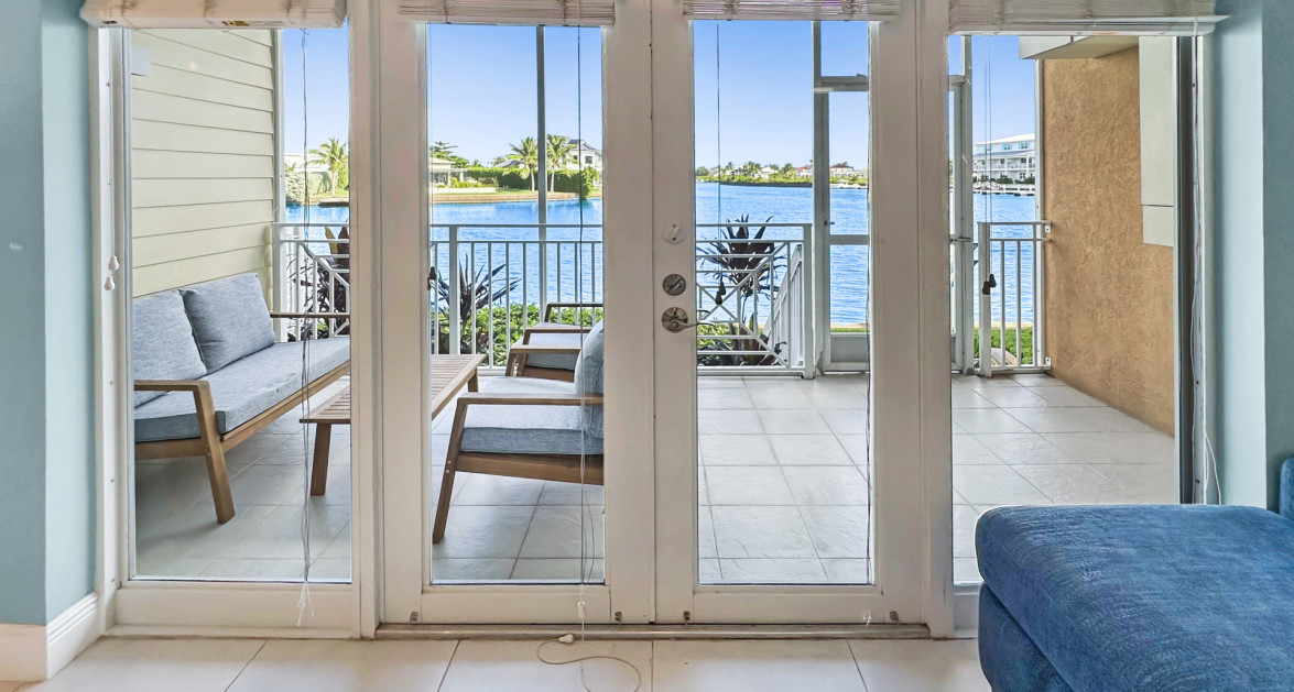 Careenage 1 Bdrm Waterfront Condo - Image 4