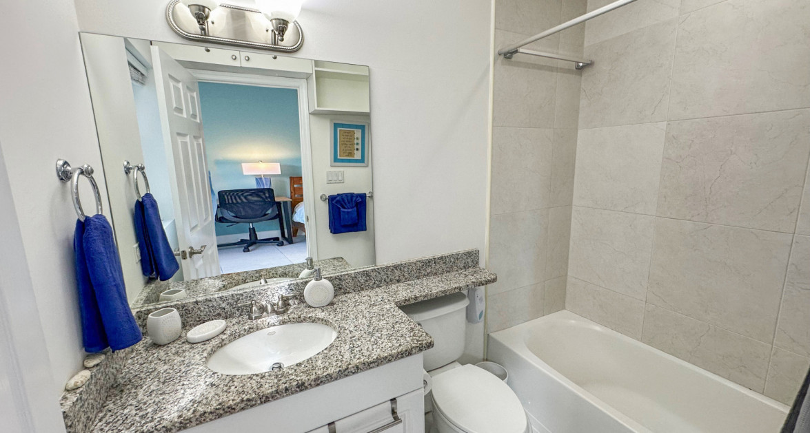 Careenage 1 Bdrm Waterfront Condo - Image 9