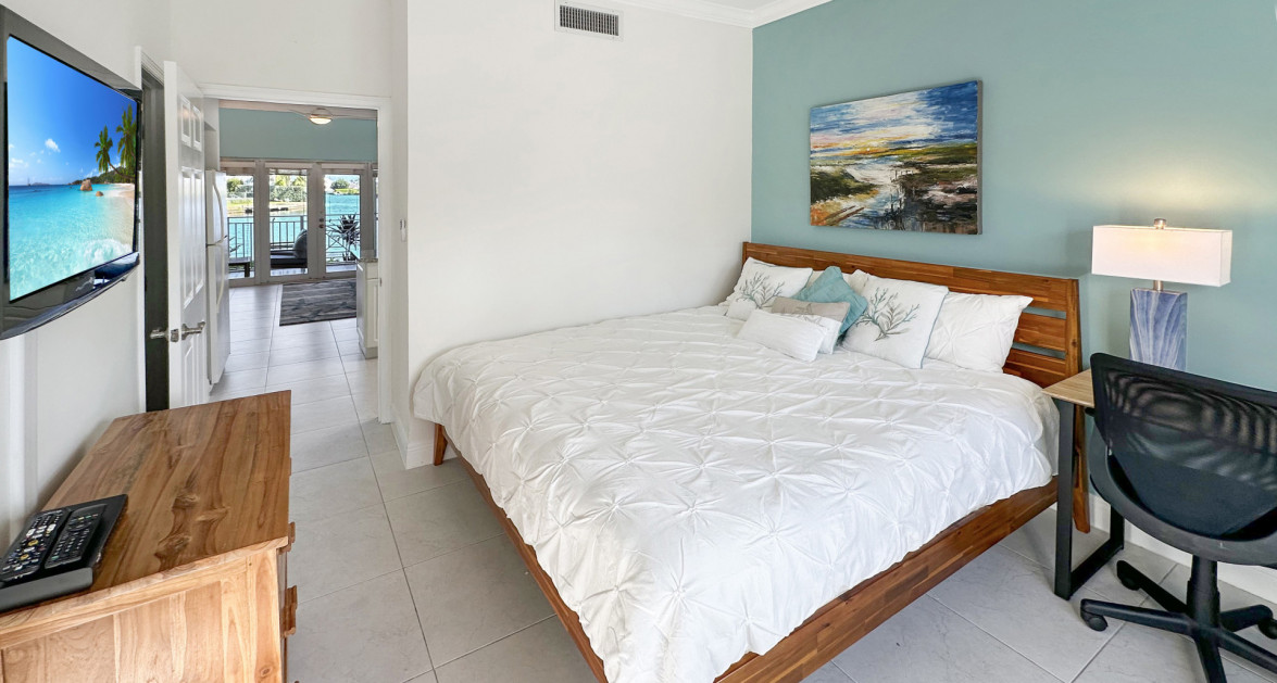 Careenage 1 Bdrm Waterfront Condo - Image 7
