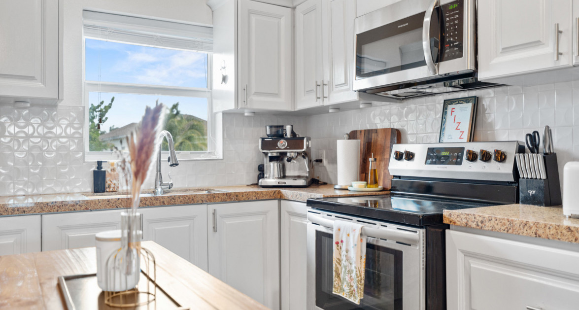 Cherry Tree Villas #4- Lovely 2 bed Near Midlands Acres - Image 2