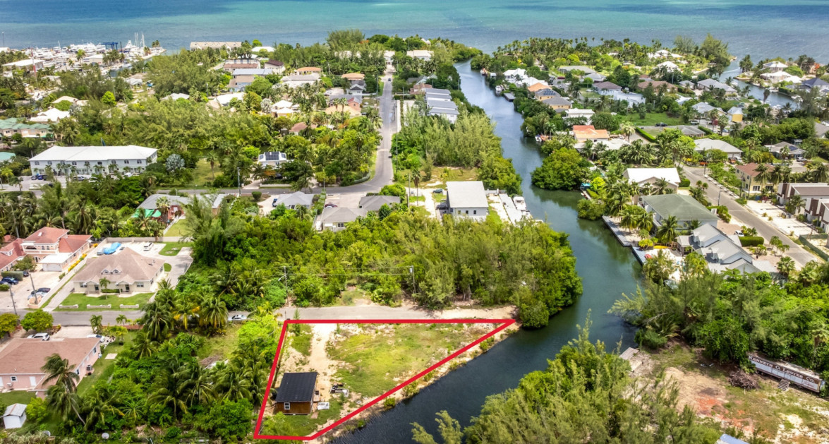 Chinaberry Drive Canal Front Lot - Image 4