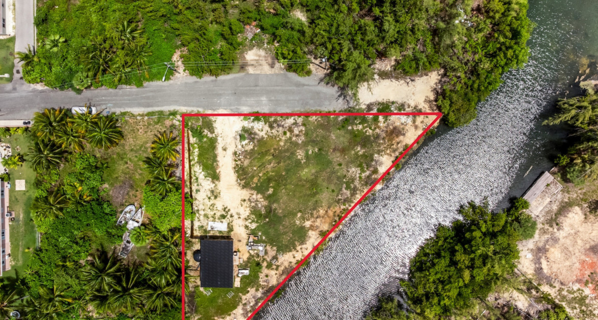 Chinaberry Drive Canal Front Lot - Image 5