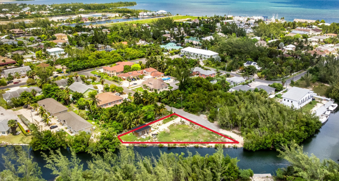 Chinaberry Drive Canal Front Lot - Image 3