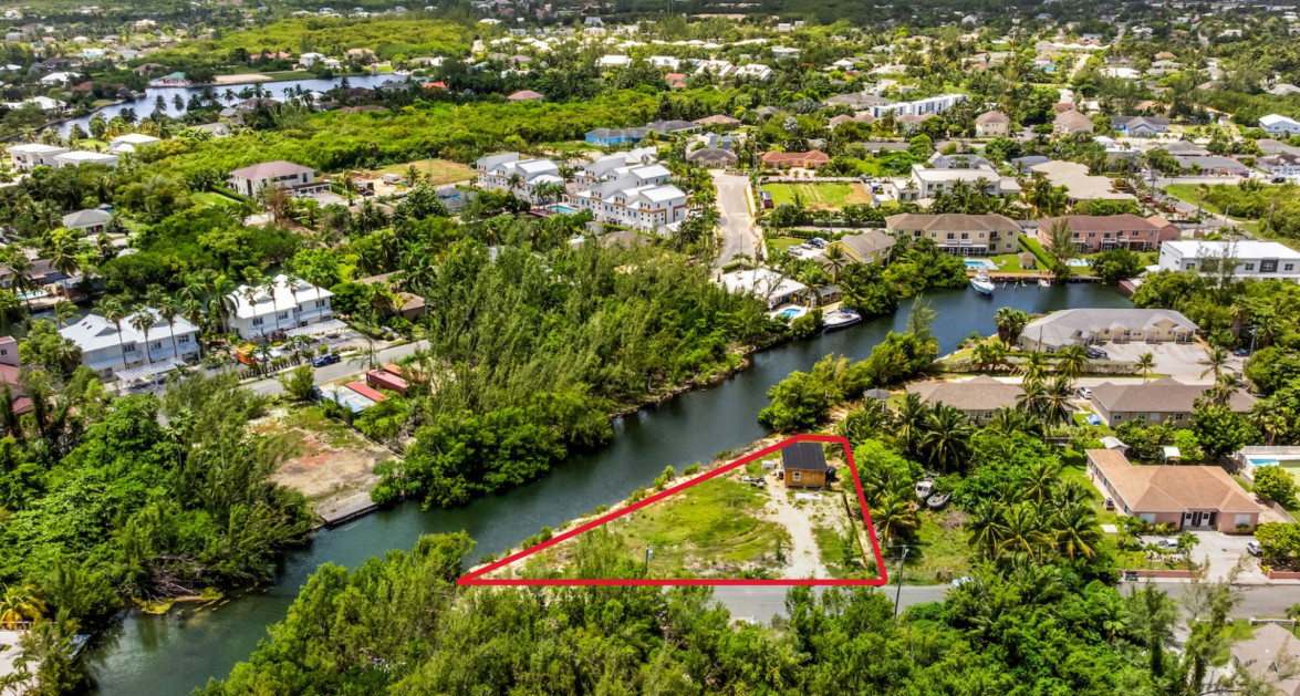 Chinaberry Drive Canal Front Lot - Image 1