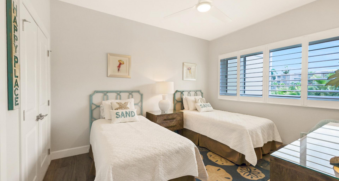 CRESCENT POINT UNIT #14 | SEVEN MILE BEACH - Image 16