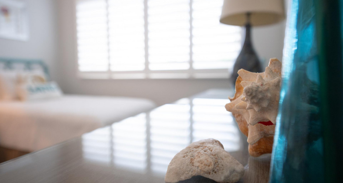 CRESCENT POINT UNIT #14 | SEVEN MILE BEACH - Image 18