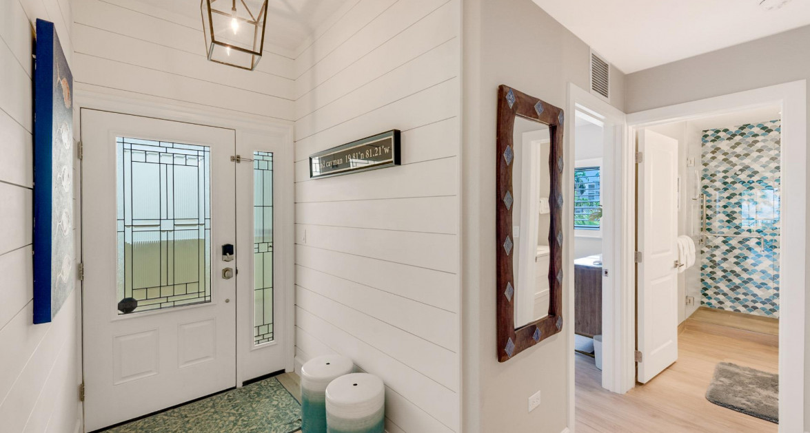 CRESCENT POINT UNIT #14 | SEVEN MILE BEACH - Image 2