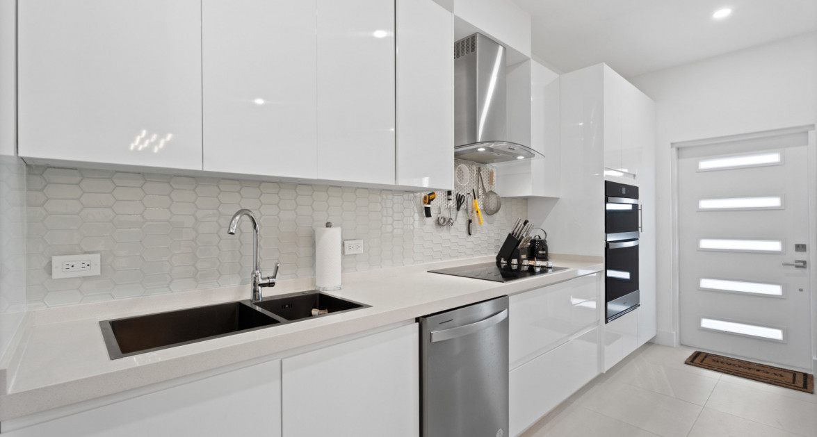DESIGNER YARL 1 BED #30 (2nd FL, Pool View Residence) - Image 1