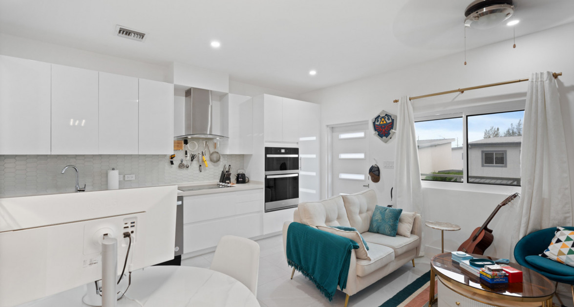 DESIGNER YARL 1 BED #30 (2nd FL, Pool View Residence)