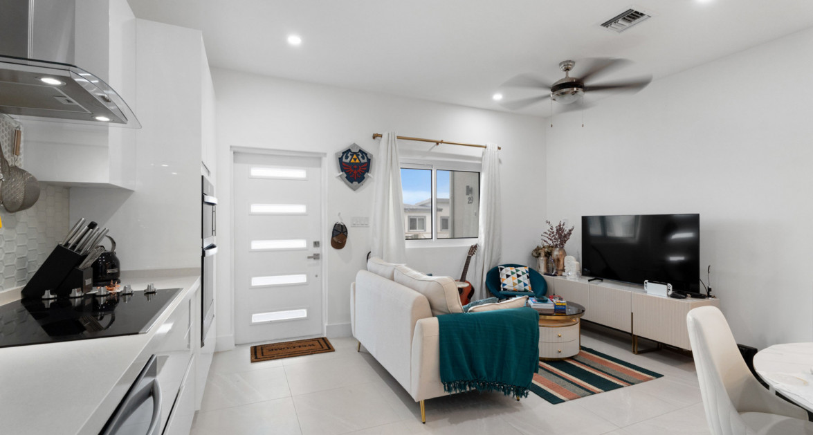 DESIGNER YARL 1 BED #30 (2nd FL, Pool View Residence) - Image 2