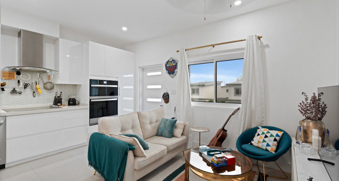 DESIGNER YARL 1 BED #30 (2nd FL, Pool View Residence) - Image 4