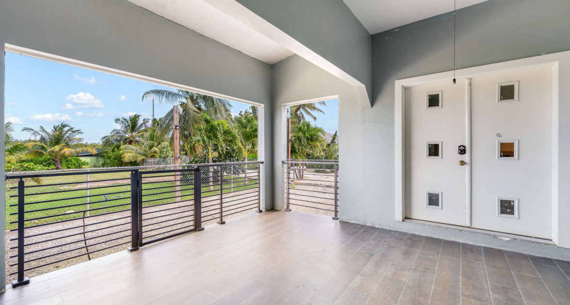 Development Opportunity Detached Home on 1 Acre in Spotts - Image 8