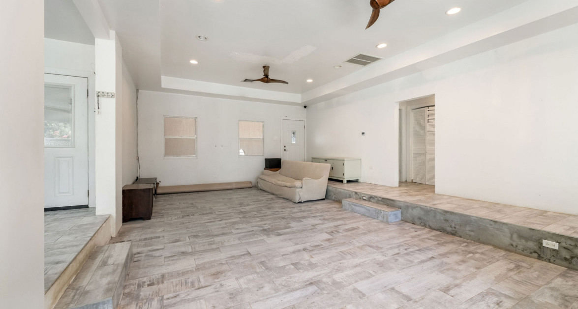 Development Opportunity Detached Home on 1 Acre in Spotts - Image 22