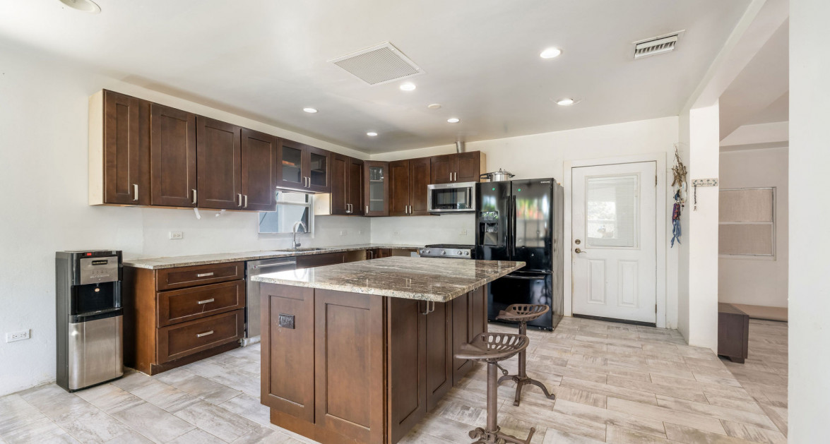 Development Opportunity Detached Home on 1 Acre in Spotts - Image 15