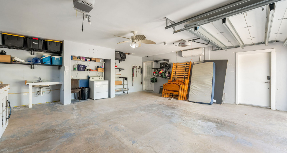 Development Opportunity Detached Home on 1 Acre in Spotts - Image 25