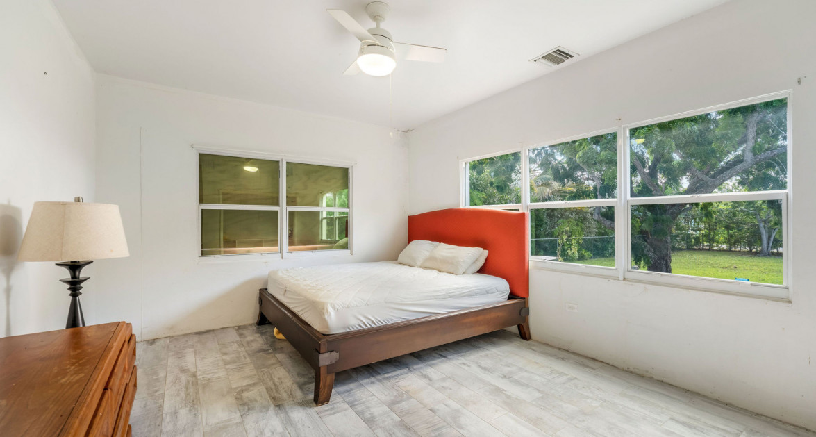 Development Opportunity Detached Home on 1 Acre in Spotts - Image 35