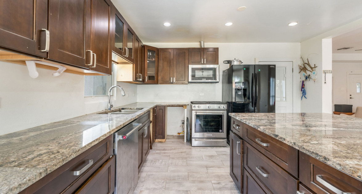 Development Opportunity Detached Home on 1 Acre in Spotts - Image 17