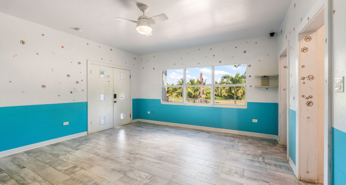 Development Opportunity Detached Home on 1 Acre in Spotts - Image 26