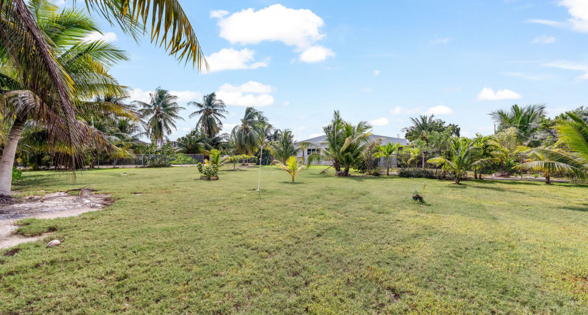 Development Opportunity Detached Home on 1 Acre in Spotts - Image 41