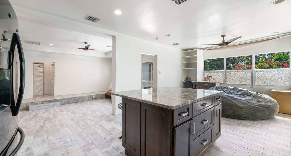 Development Opportunity Detached Home on 1 Acre in Spotts - Image 18