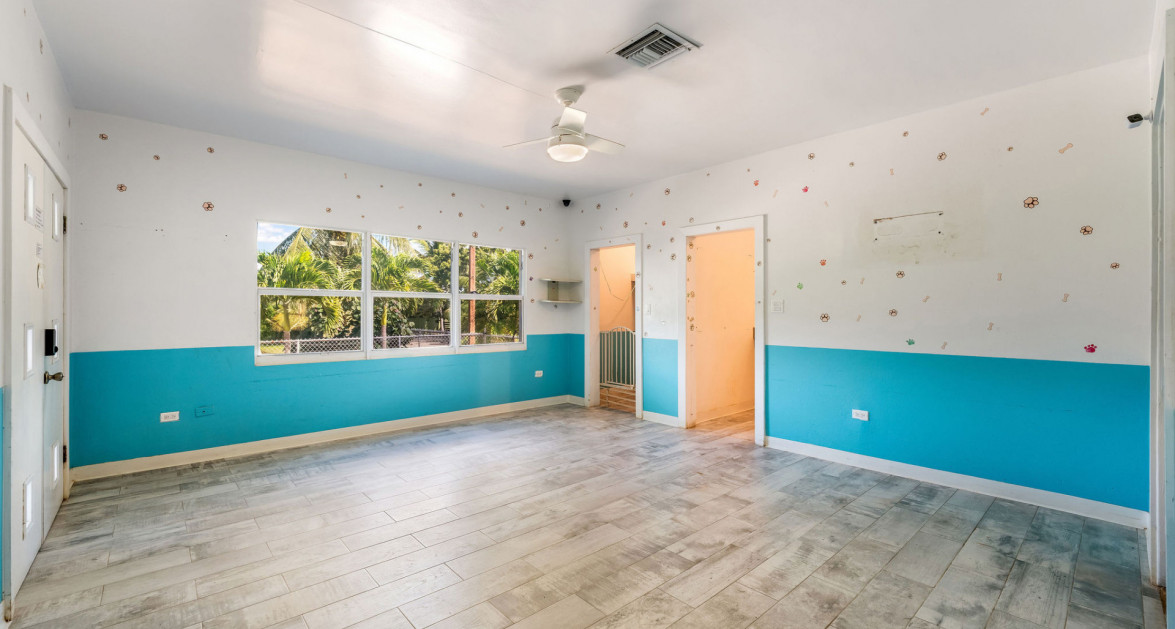 Development Opportunity Detached Home on 1 Acre in Spotts - Image 28