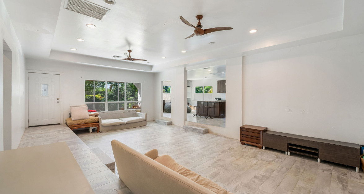 Development Opportunity Detached Home on 1 Acre in Spotts - Image 23