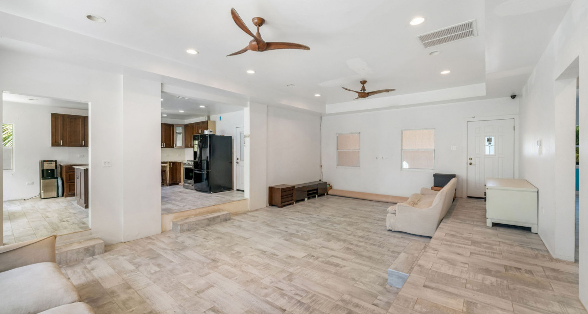 Development Opportunity Detached Home on 1 Acre in Spotts - Image 20