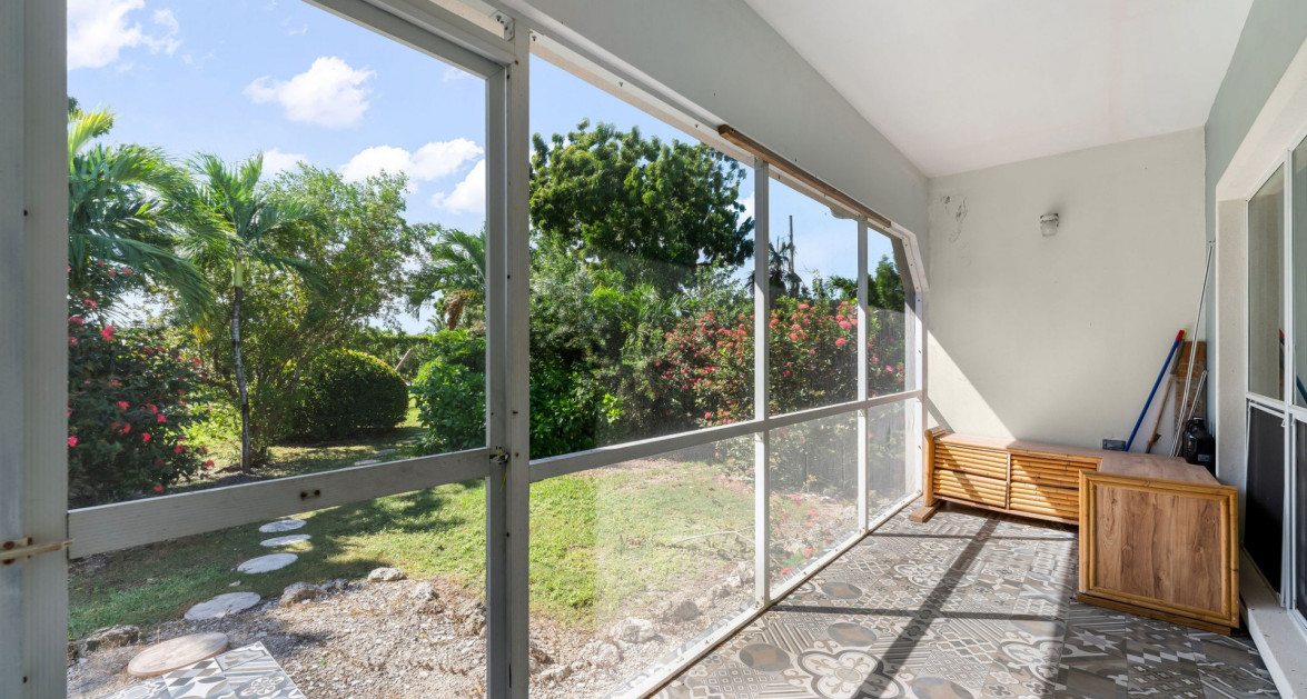 Development Opportunity Detached Home on 1 Acre in Spotts - Image 5