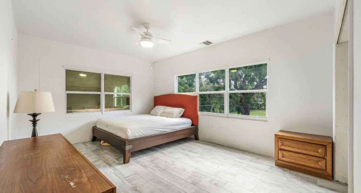 Development Opportunity Detached Home on 1 Acre in Spotts - Image 34