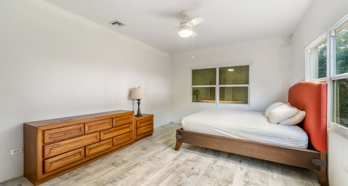 Development Opportunity Detached Home on 1 Acre in Spotts - Image 36