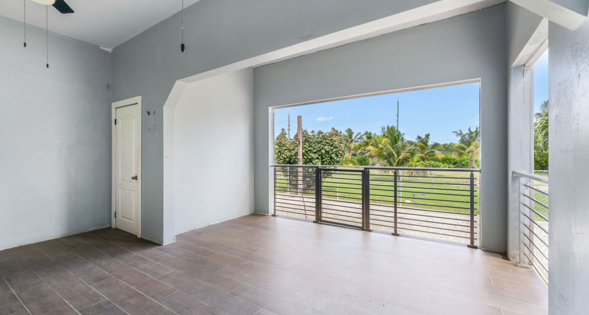 Development Opportunity Detached Home on 1 Acre in Spotts - Image 7