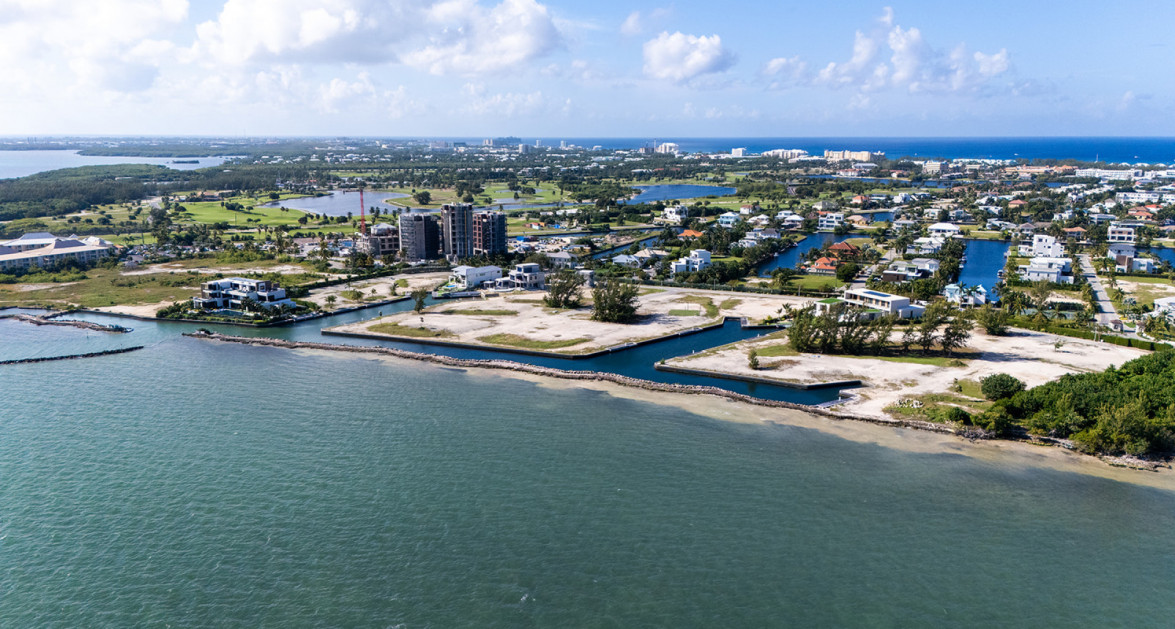 Diamonds Edge Seafront Double Lot - Image 1