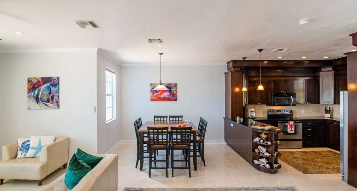 Direct Beach Front East End Paradise Villas 4 Bedroom Home - Image 9