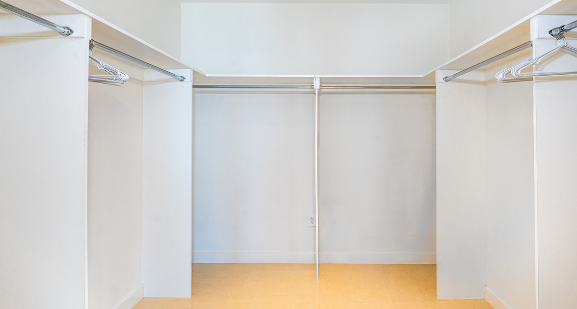 Elevated Elegance: Three-Level Oceanfront Penthouse - Image 11