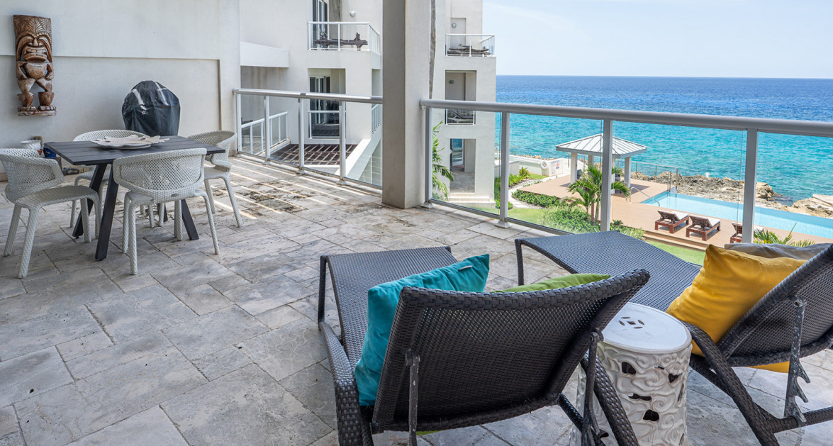 Elevated Elegance: Three-Level Oceanfront Penthouse - Image 20