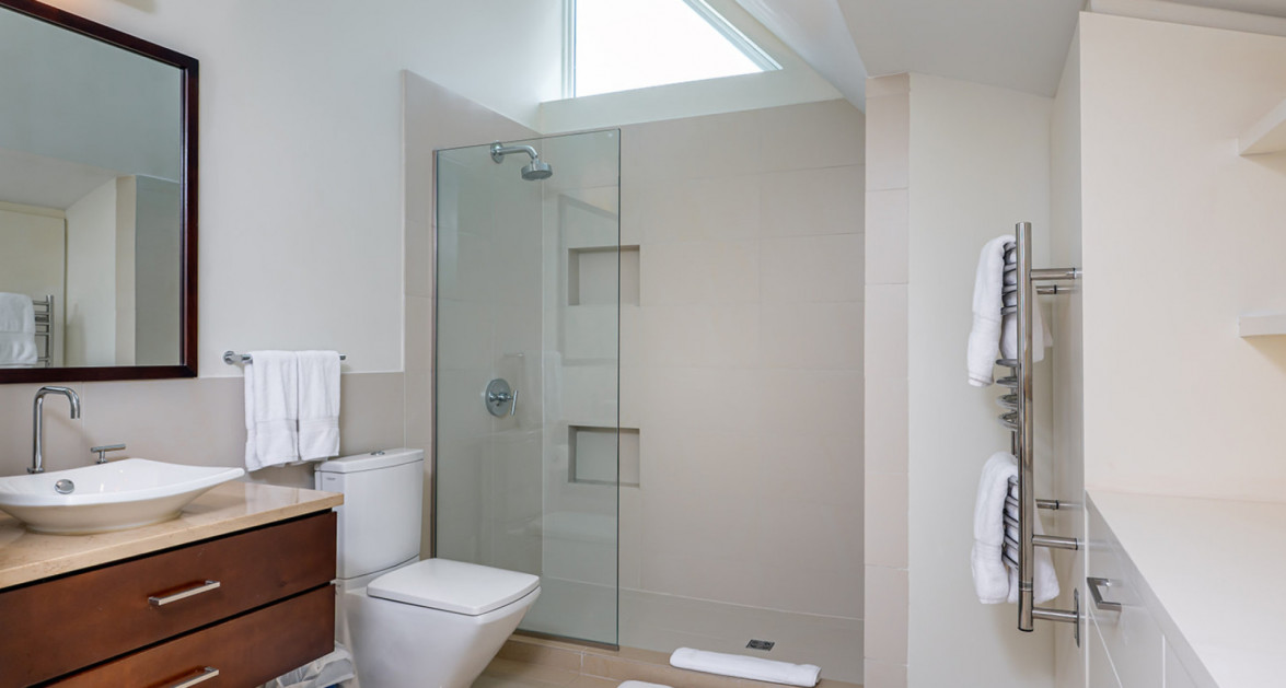 Elevated Elegance: Three-Level Oceanfront Penthouse - Image 19