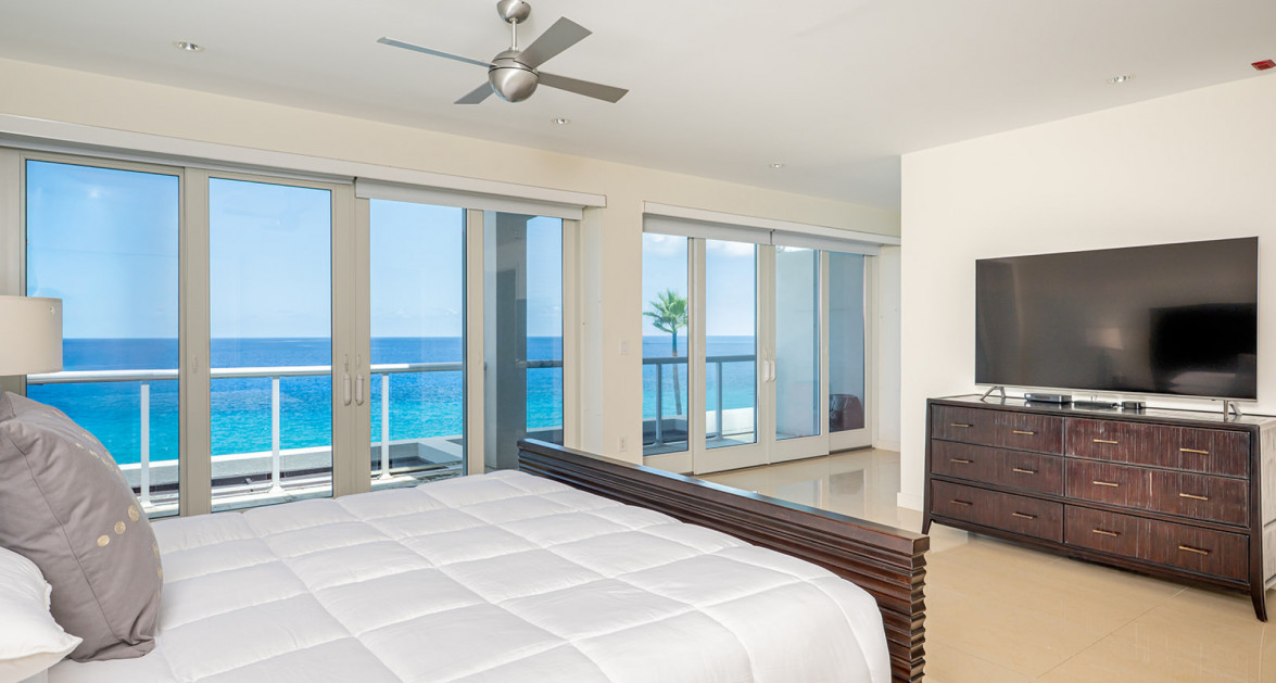 Elevated Elegance: Three-Level Oceanfront Penthouse - Image 10