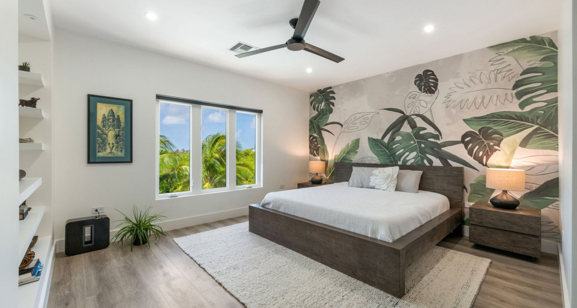 Luxury Residence in Tranquil Yacht Club Location - Image 11