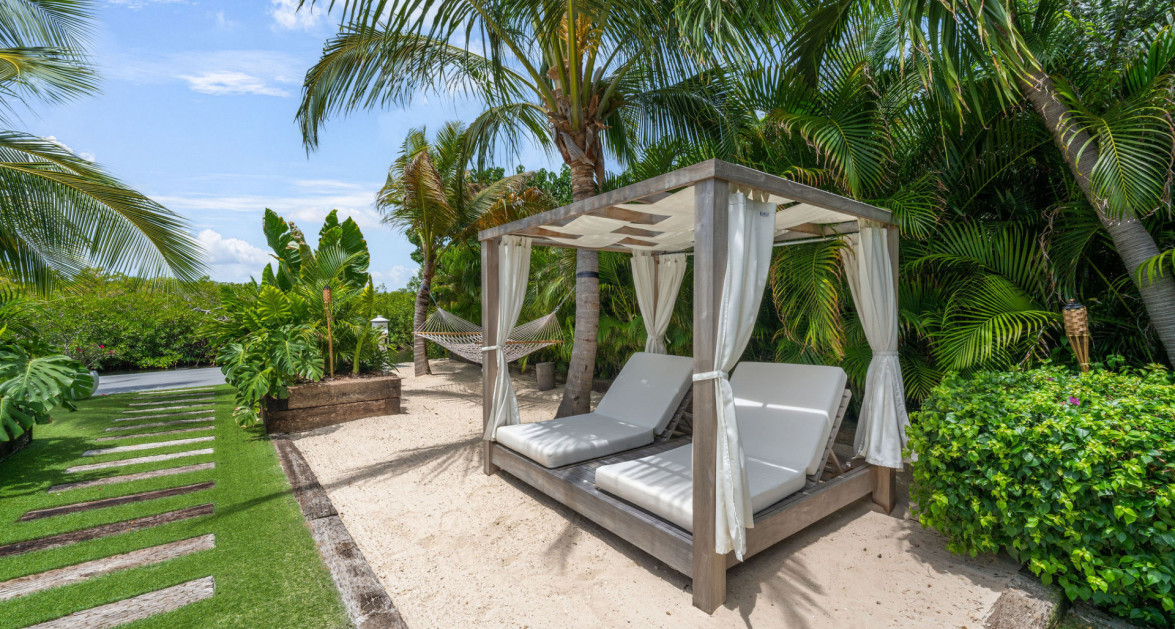 Luxury Residence in Tranquil Yacht Club Location - Image 20