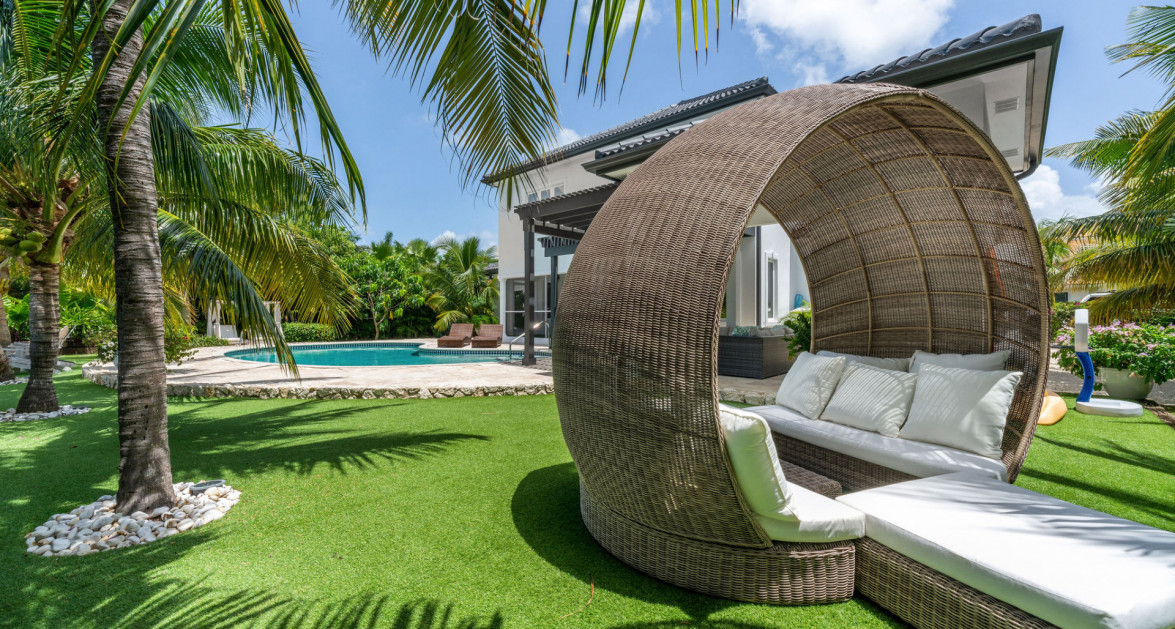 Luxury Residence in Tranquil Yacht Club Location - Image 19