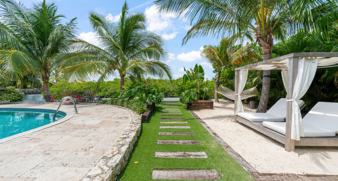 Luxury Residence in Tranquil Yacht Club Location - Image 21