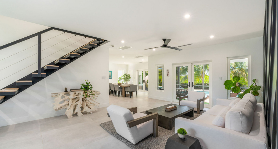 Luxury Residence in Tranquil Yacht Club Location - Image 7