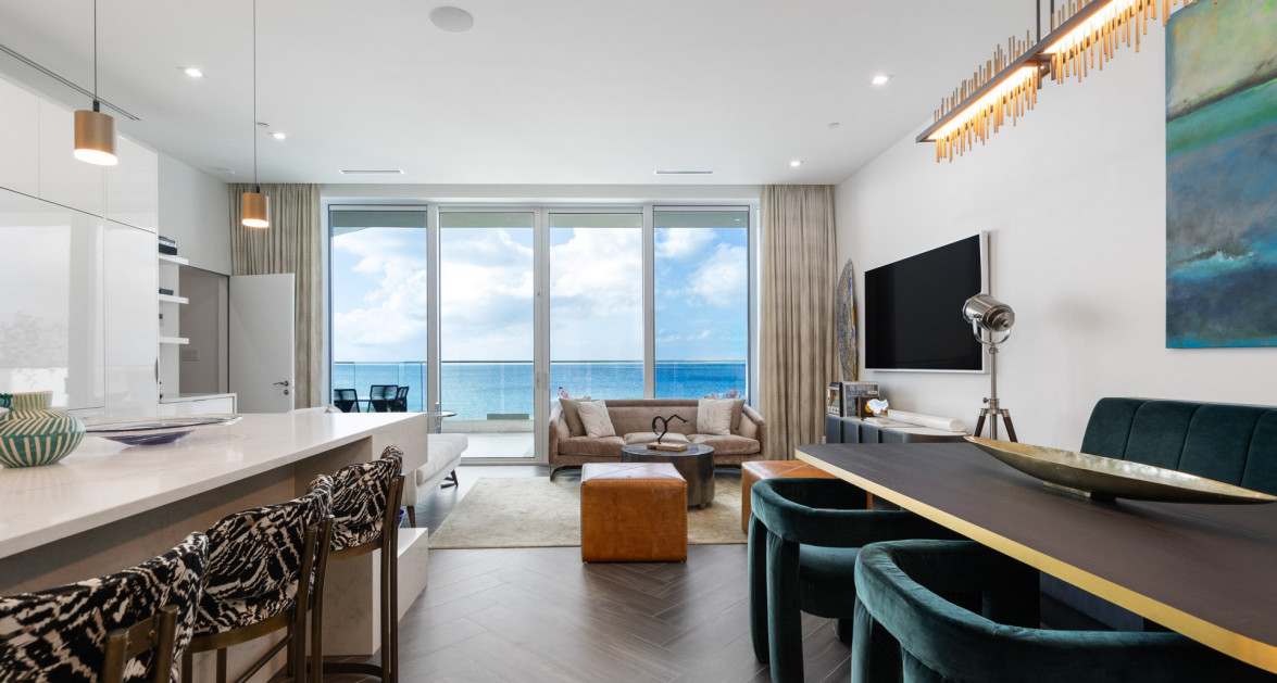 FABULOUS FIN 7 - Image 1