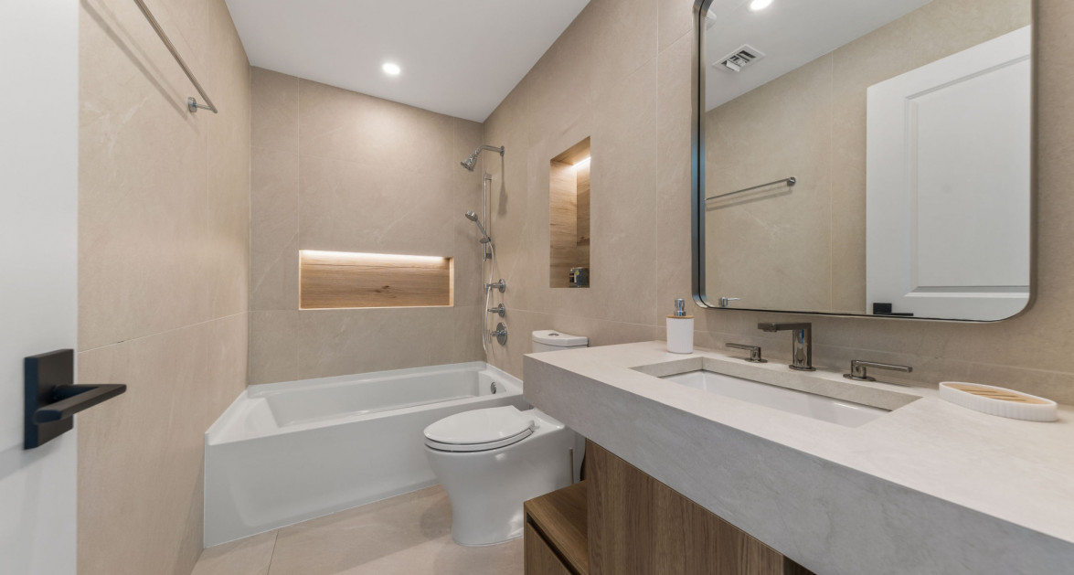 Foster Village #5 (2 BED, 2.5 BATH COMPLETELY RENOVATED TOWNHOME) - Image 21