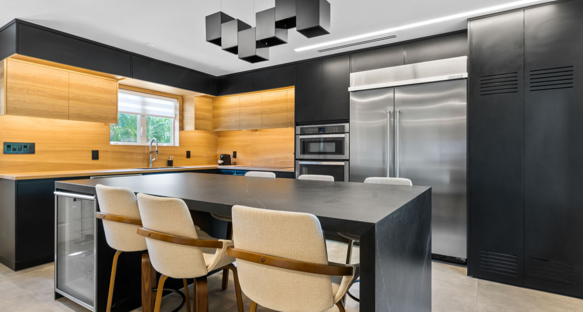 Foster Village #5 (2 BED, 2.5 BATH COMPLETELY RENOVATED TOWNHOME) - Image 2