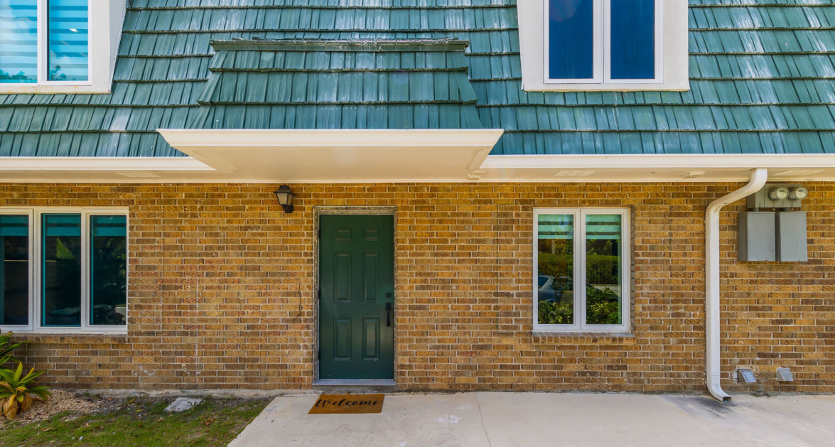 Foster Village #5 (2 BED, 2.5 BATH COMPLETELY RENOVATED TOWNHOME) - Image 31