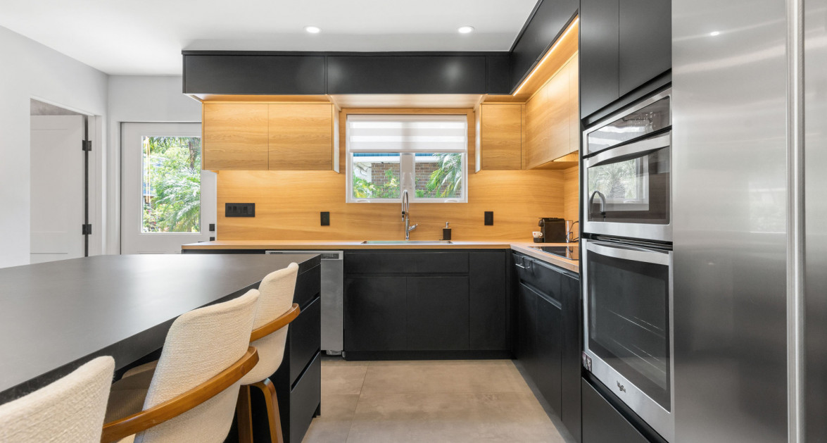 Foster Village #5 (2 BED, 2.5 BATH COMPLETELY RENOVATED TOWNHOME) - Image 4